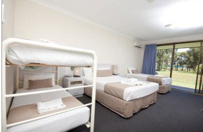 Island Palms Motor Inn - Accommodation Mt buller 2