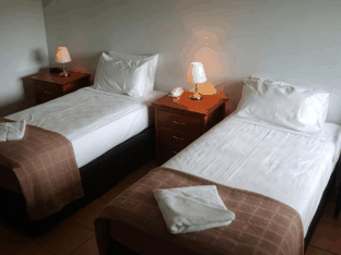 Cairns Reef Apartments And Motel - Accommodation Mt Buller 3