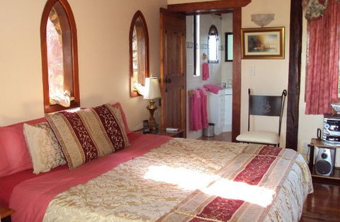Castle On The Hill Bed And Breakfast - Accommodation Mt Buller 4