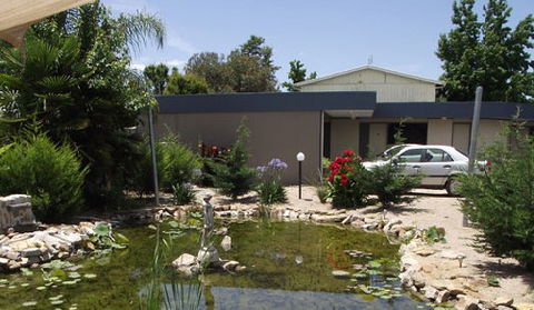 Golden Leaf Motel - Accommodation Mt Buller 1