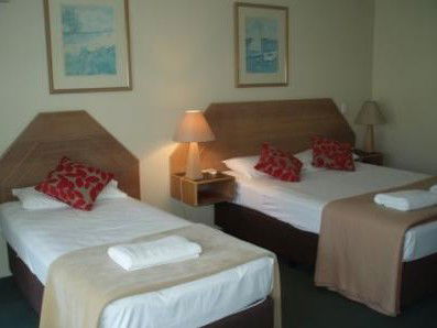 Outrigger Resort Burleigh Heads - Accommodation Mt Buller 4