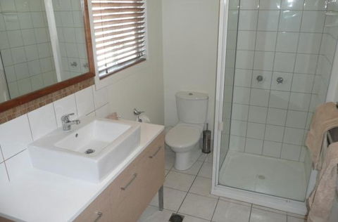 Beachside Holiday Units - Accommodation Mt Buller 2