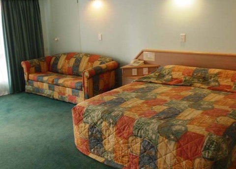 Runaway Bay Motor Inn - Accommodation Mt Buller 0