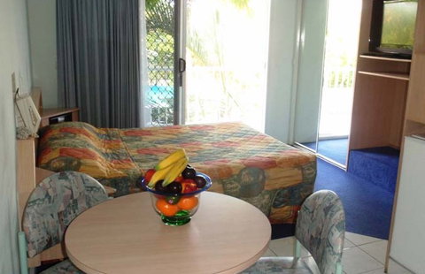 Runaway Bay Motor Inn - Accommodation Mt Buller 3