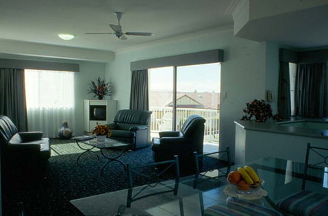Runaway Bay Motor Inn - Accommodation Mt Buller 4