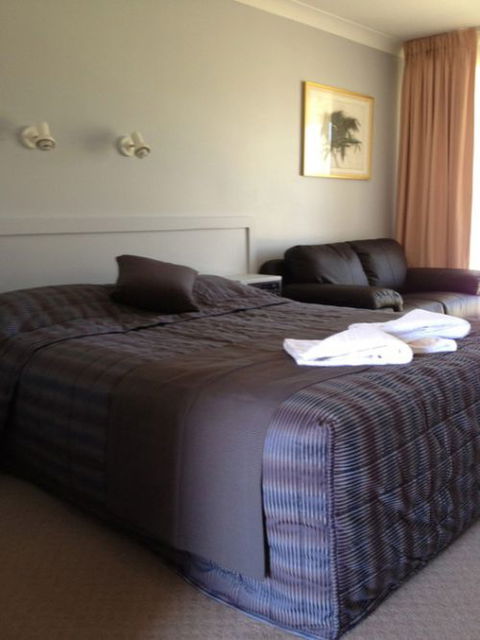 Town & Country Motor Inn Forbes - Accommodation Mt Buller 3