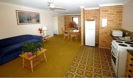 Beachlander Holiday Apartments - Accommodation Mt Buller 1