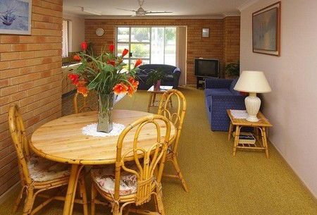 Beachlander Holiday Apartments - Accommodation Mt Buller 2