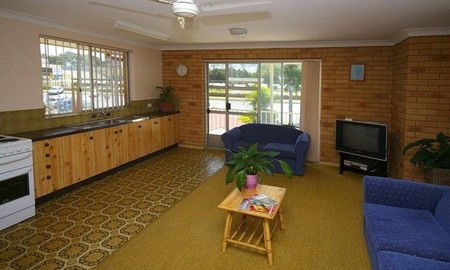 Beachlander Holiday Apartments - Accommodation Mt Buller 4