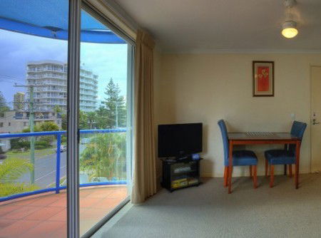 Surfers Beach Resort One - Accommodation Mt Buller 4