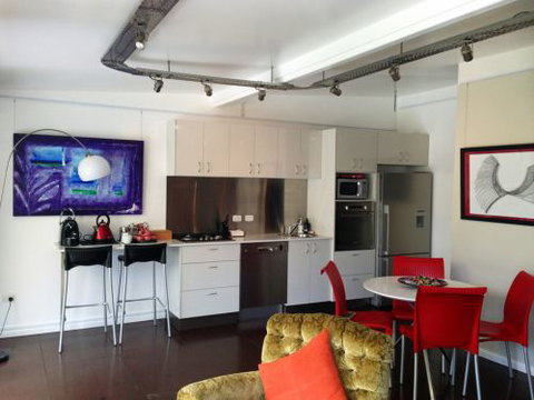 ArtHOUSE Beachfront Accommodation - Accommodation Mt Buller 1