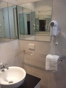 L'Auberge Noosa - Accommodation Mt Buller 2