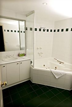 Elizabethan Lodge - Accommodation Mt Buller 10
