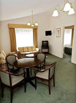 Elizabethan Lodge - Accommodation Mt Buller 18