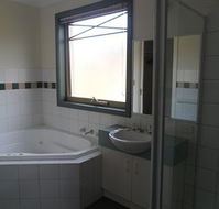 Australian Home Away  Box Hill 32 - Accommodation Mt Buller