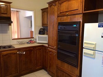 Australian Home Away @ Doncaster Grange Park - Accommodation Mt Buller 12