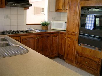 Australian Home Away @ Doncaster Grange Park - Accommodation Mt Buller 13