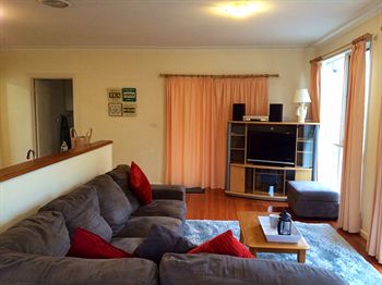 Australian Home Away @ Doncaster Grange Park - Accommodation Mt Buller 14