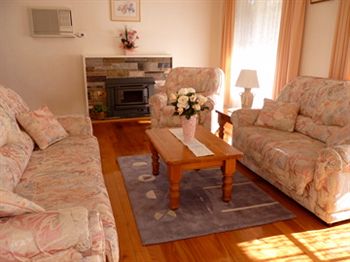 Australian Home Away @ Doncaster Grange Park - Accommodation Mt Buller 15