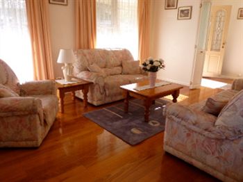 Australian Home Away @ Doncaster Grange Park - Accommodation Mt Buller 16