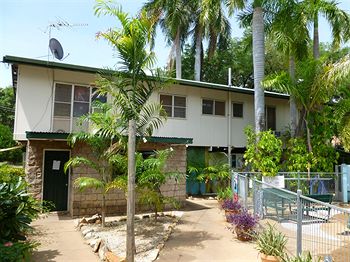 Palm Court Budget Motel Hostel/Backpackers - Accommodation Mt Buller 2
