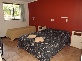 Palm Court Budget Motel Hostel/Backpackers - Accommodation Mt Buller 3