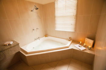 Spicers Vineyards Estate - Accommodation Mt Buller 11