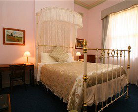 Lodge On Elizabeth - The - Accommodation Mt Buller 4