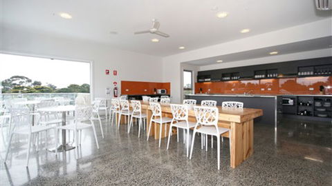 The Island Accommodation - Phillip Island YHA - Accommodation Mt Buller 4