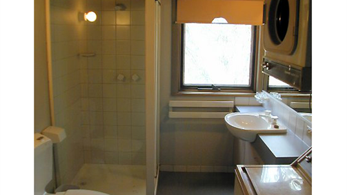 Wallace's - Crystal Creek Chalet 1 - Accommodation Mt Buller 4