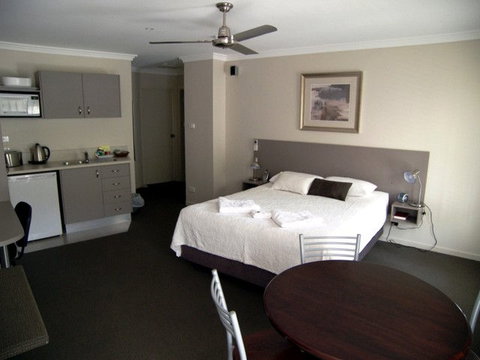 Aston Hill Motor Lodge - Accommodation Mt Buller 0