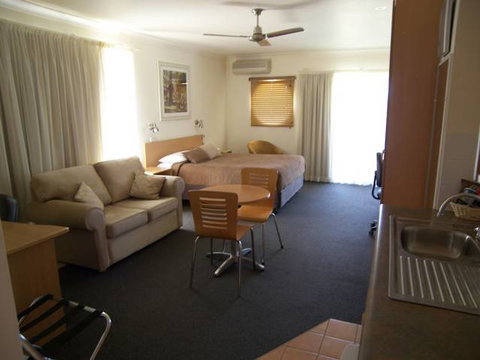 Aston Hill Motor Lodge - Accommodation Mt Buller 3