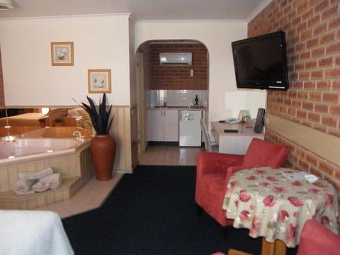 BEST WESTERN Colonial Motor Inn Bairnsdale - Accommodation Mt Buller 3
