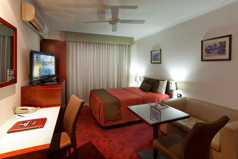 BEST WESTERN Ensenada Motor Inn & Suites - Accommodation Mt Buller 0