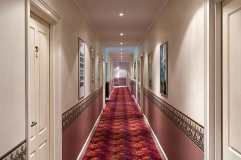 BEST WESTERN Ensenada Motor Inn & Suites - Accommodation Mt Buller 2