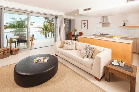 Blue Dolphin Holiday Resort - Accommodation Mt buller 0