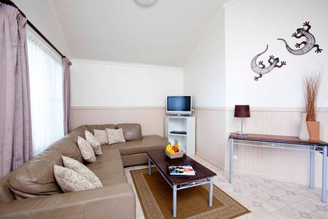 Blue Dolphin Holiday Resort - Accommodation Mt buller 8