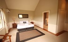Yarralaw Springs Wines Vine Loft Bed And Breakfast - Accommodation Mt Buller 1