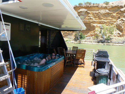 Takeme2 Houseboat - Accommodation Mt buller 4