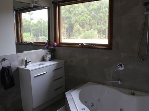 Eagle's Roost Farmstay B&B - Accommodation Mt Buller 2