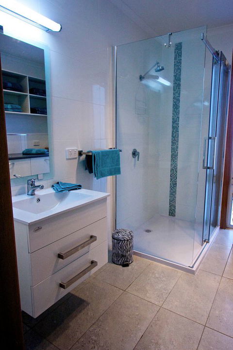 Penguin Beachfront Apartments - Accommodation Mt Buller 9