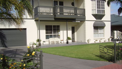 Glenelg Sea-Breeze B&B - Accommodation Mt Buller 0