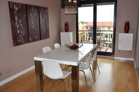 Best Apartment In The Heart Of Sydney’s Little Italy - Accommodation Mt Buller 3