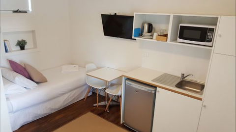 Belmont Palms Motel - Accommodation Mt Buller 3