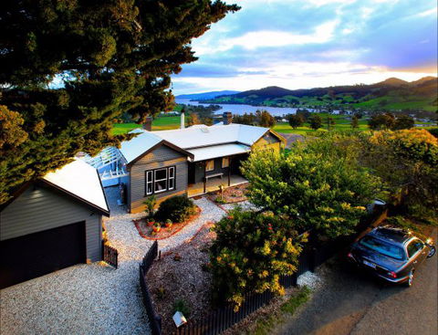 Frenchman's River - The Helmsman's House - Accommodation Mt Buller 0