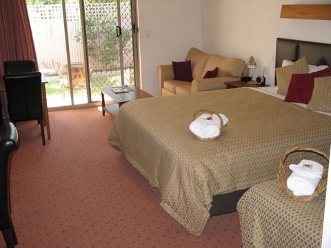 Golden Chain Wine Village Motor Inn - Accommodation Mt Buller 1