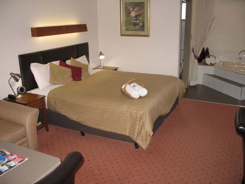 Golden Chain Wine Village Motor Inn - Accommodation Mt Buller 2