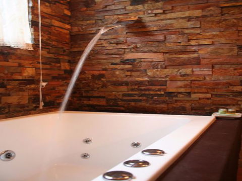 Lotus Lodges: Hush Cottage & Charmed Cabin - Accommodation Mt Buller 7