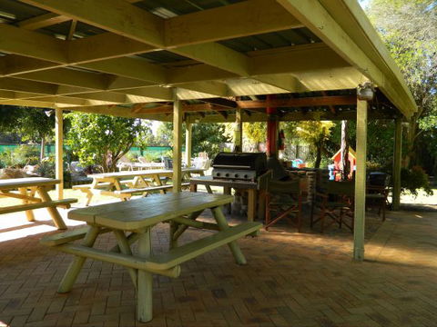 Melaleuca Grove Holiday Units & Motor Inn - Accommodation Mt Buller 4