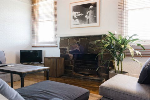 Mount Ophir Estate - The Gatehouse - Accommodation Mt Buller 0